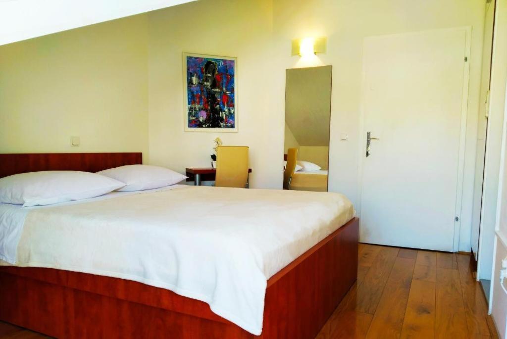 Bed & Breakfast Pino Podstrana Rum bild